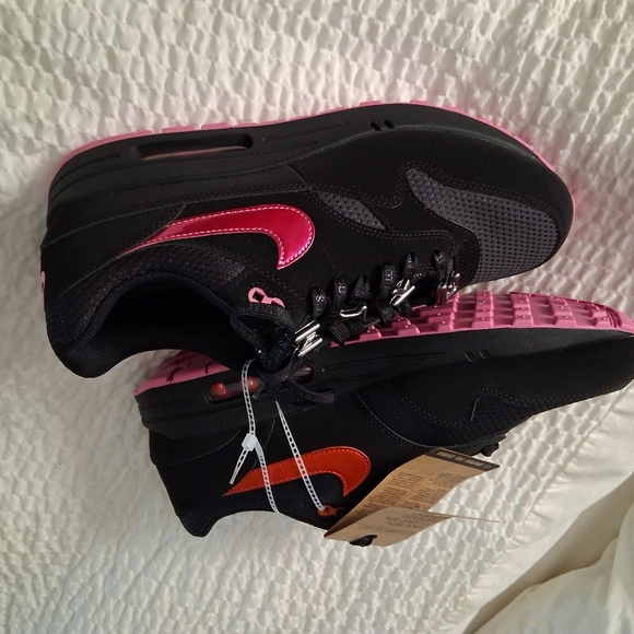 Nike Air Max 1 PRM Valentine's Day Black Playful Pink HV2302-001 sz 12 - Picture 2 of 10